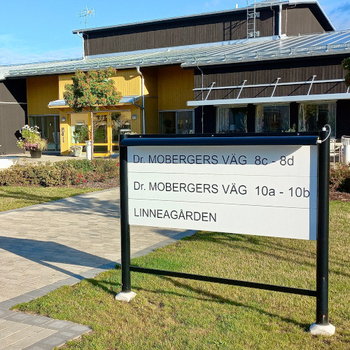 Skylt Dr Mobergers väg